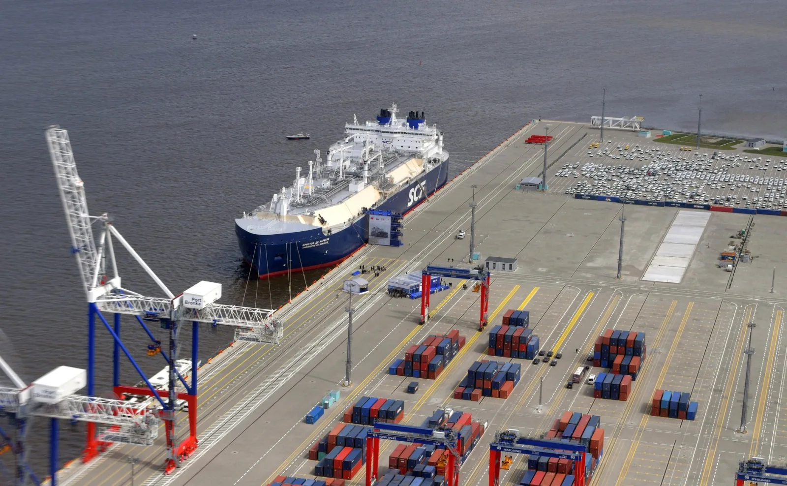 Buz sınıfı Arc7 LNG tankeri Christophe de Margerie, St. Petersburg'daki Bronka limanında rıhtımda